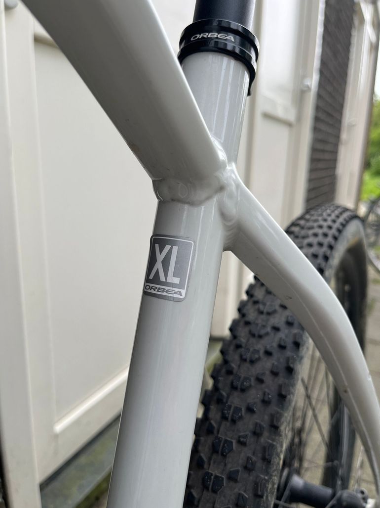 Used Orbea Alma Shimano Deore 2019 Mountainbike, White — image 6 of 8