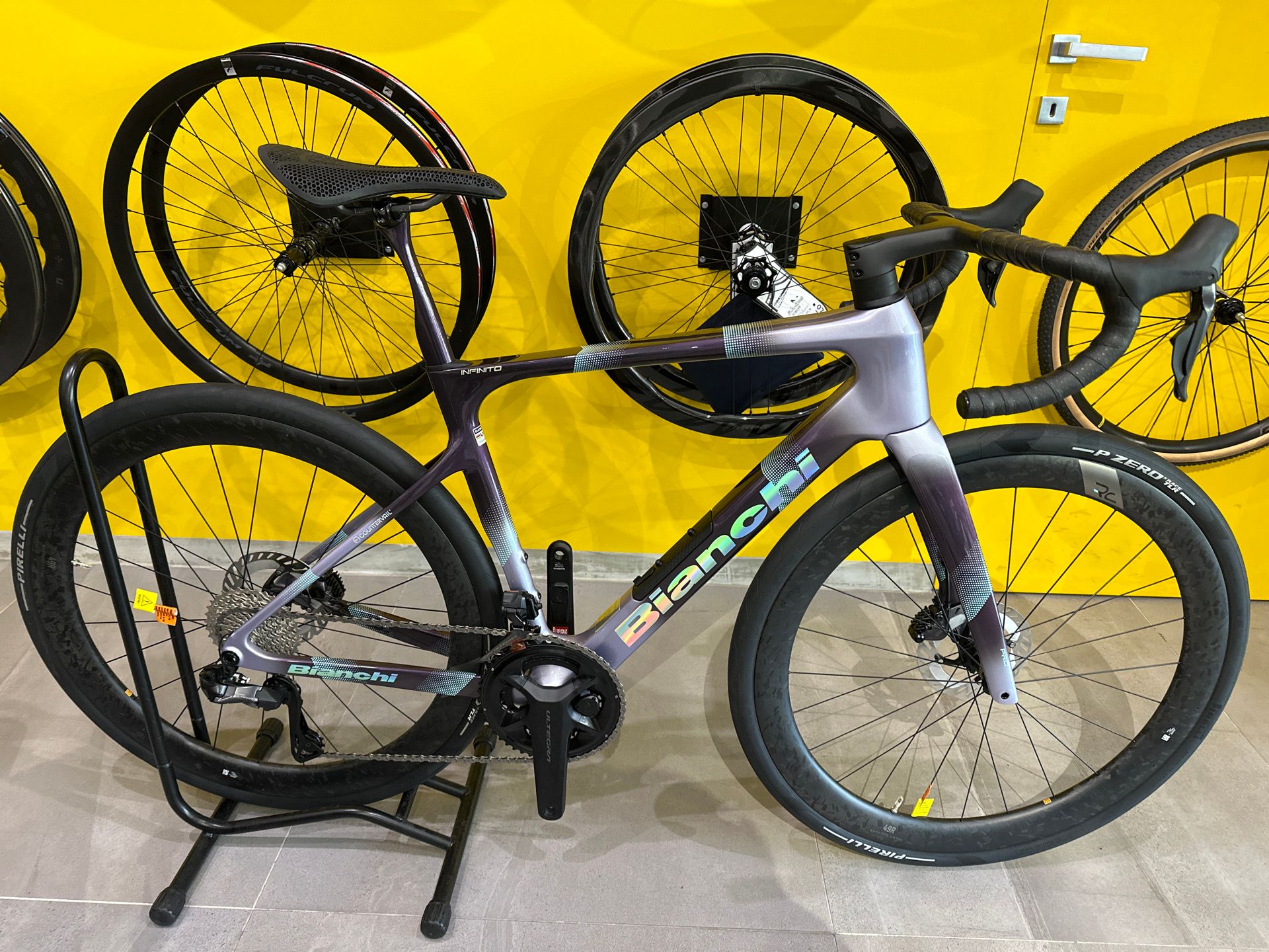 Buycycle Bianchi Infinito Cv Ultegra Compact Road Bike 2017 Bianchi Infinito  Shimano Ultegra Di2 2027