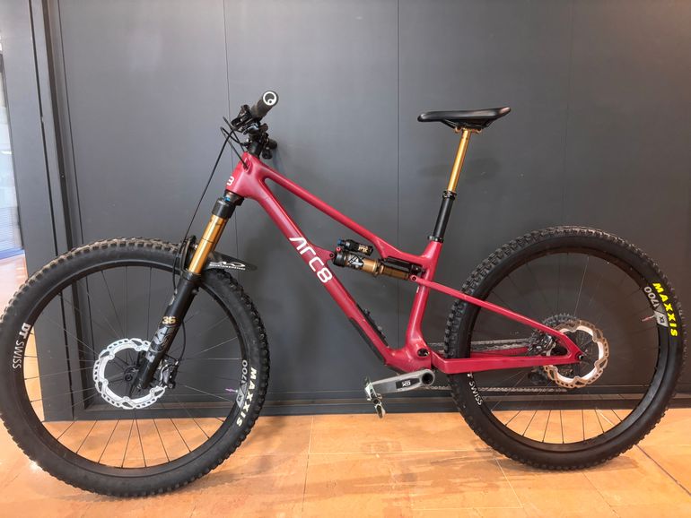 Gebrauchtes ARC8 Extra Air GX AXS - Fox Factory 2025 2025 Mountainbike, Rot, 29 — Bild 2 von 9