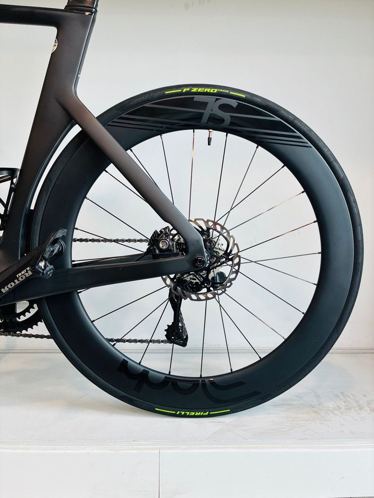 Used Canyon Aeroad CFR Di2 2024 2024 Road & Gravel — image 8 of 8