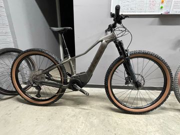 Used Trek Marlin+ 8 2024 2024 Mountainbike, Light Gray, 27.5, 29 — image 1 of 12