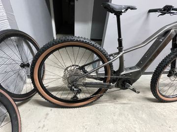 Used Trek Marlin+ 8 2024 2024 Mountainbike, Light Gray, 27.5, 29 — image 3 of 12