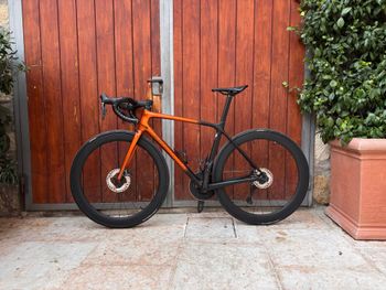 Used Giant TCR Advanced Pro Disc 0 Ultegra Di2 2022 2022 Road & Gravel — image 2 of 12