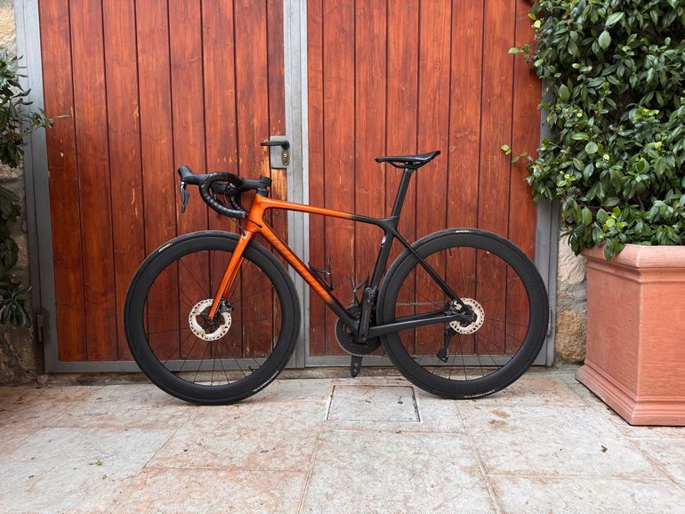 Used Giant TCR Advanced Pro Disc 0 Ultegra Di2 2022 2022 Road & Gravel — image 2 of 12