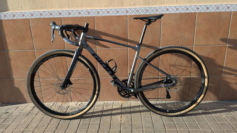 Używany Giant Revolt Shimano Tiagra 2019 Road & Gravel — zdjęcie 1 z 11