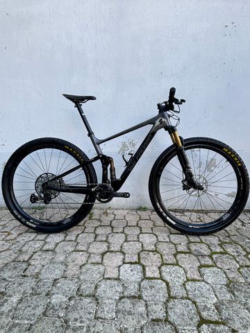 Lee Cougan Crossfire 428 Race 2023 2023 Mountainbike usato, Nero — immagine 1 di 8