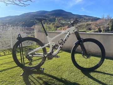 Trek Slash 9.8 2023 MTB usato
