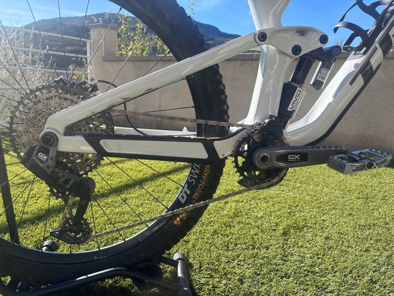 Tweedehands Trek Slash 9.8 2023 Mountainbike — afbeelding 4 van 4
