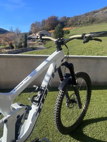 Tweedehands Trek Slash 9.8 2023 Mountainbike — afbeelding 2 van 4