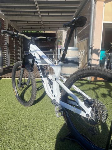 Tweedehands Trek Slash 9.8 2023 Mountainbike — afbeelding 3 van 4