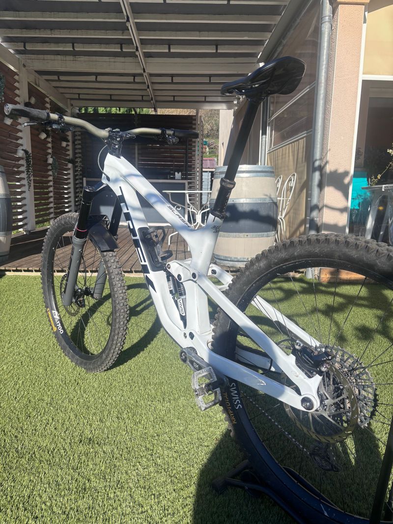 Tweedehands Trek Slash 9.8 2023 Mountainbike — afbeelding 3 van 4