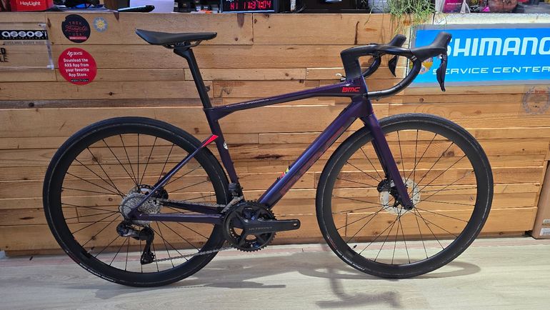 Used BMC Roadmachine 01 THREE 2023 2023 Road & Gravel — image 1 of 3