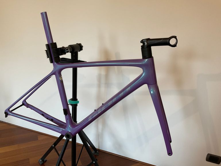 Used Giant Advanced SL 2024 Frameset 2024 Road & Gravel, Violett — image 4 of 13