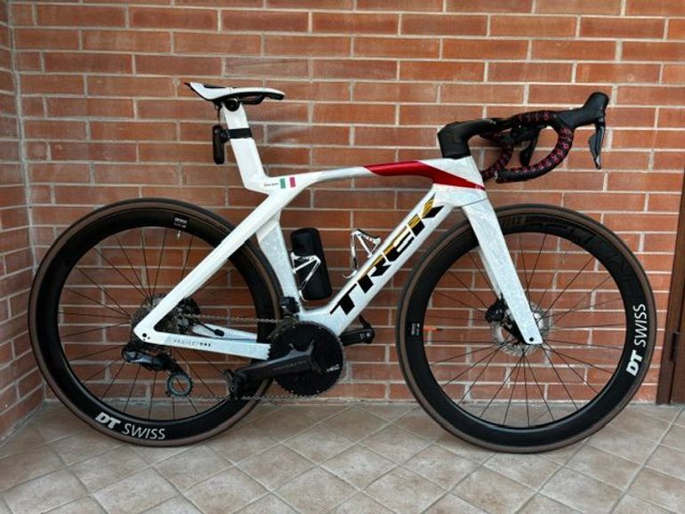 Used Trek Madone SLR 7 Gen 7 2024 2024 Road & Gravel, Weiß — image 1 of 5