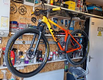 Used Trek Procaliber 9.6 2021 2021 Mountainbike, Orange, 29 — image 9 of 13