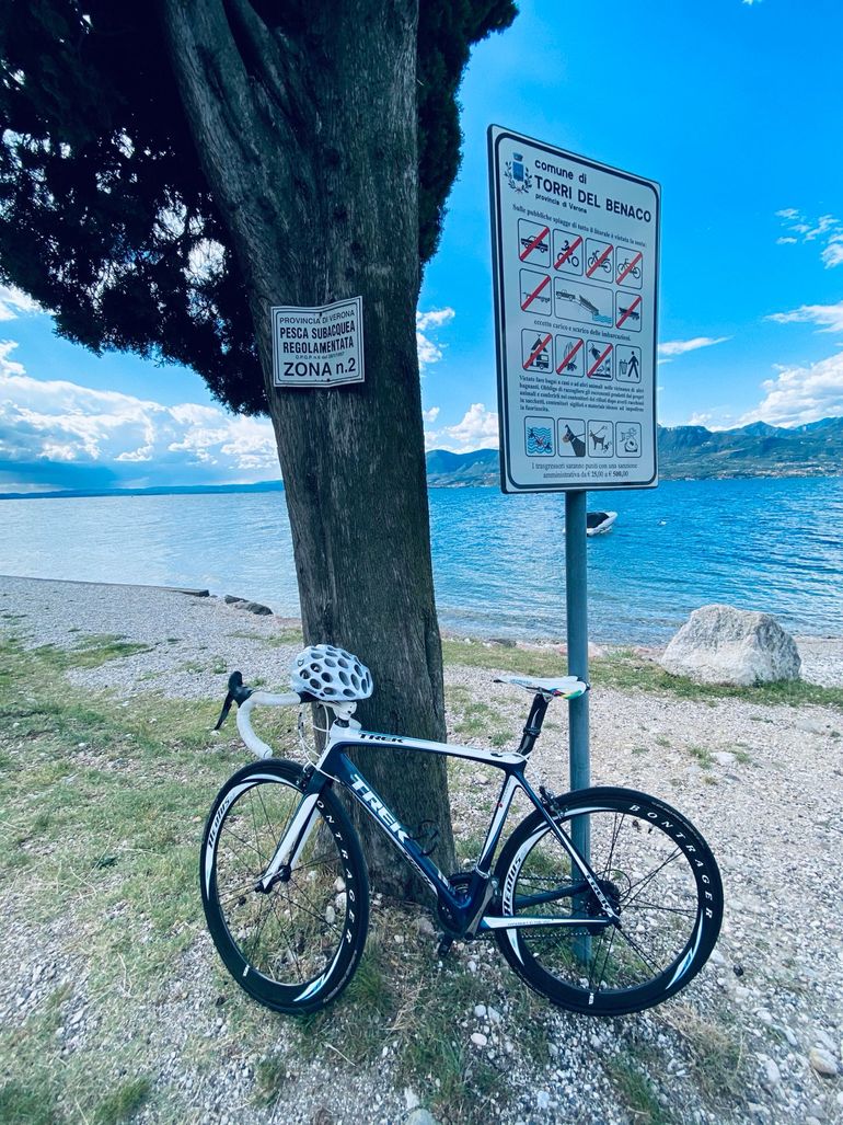 Used Trek Madone 6.9 Pro 2009 2009 Road & Gravel, Weiß — image 2 of 7