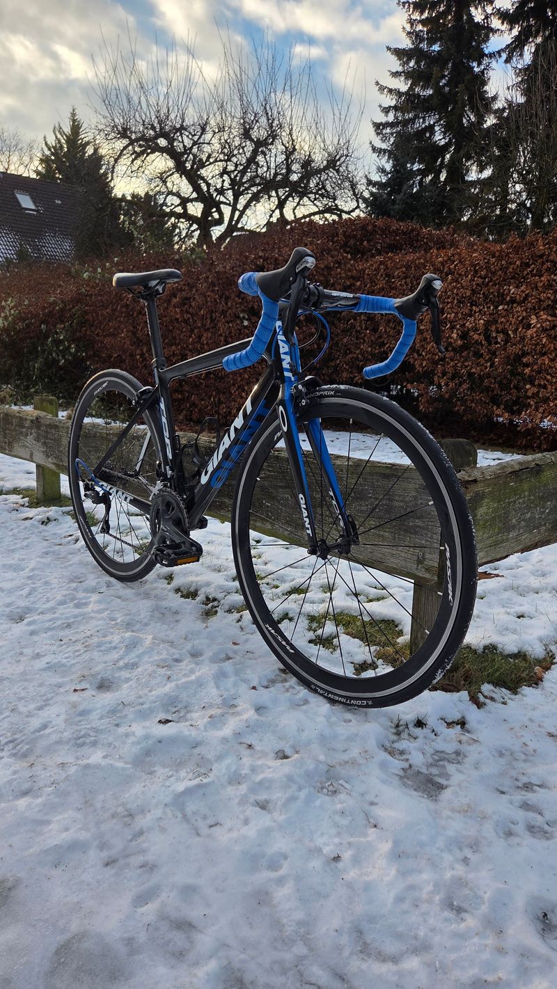 Used Giant TCR Advanced 2 2016 2016 Road & Gravel, Black — image 1 of 9
