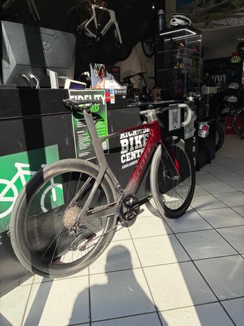 Used Scott Foil Shimano 105 Di2 2023 Road & Gravel, Red — image 3 of 8