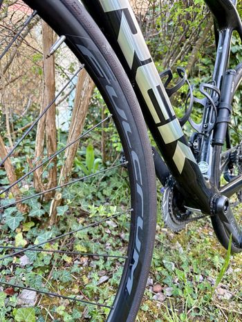 Used Trek Émonda SL 7 Disc eTap 2021 2021 Road & Gravel — image 4 of 10