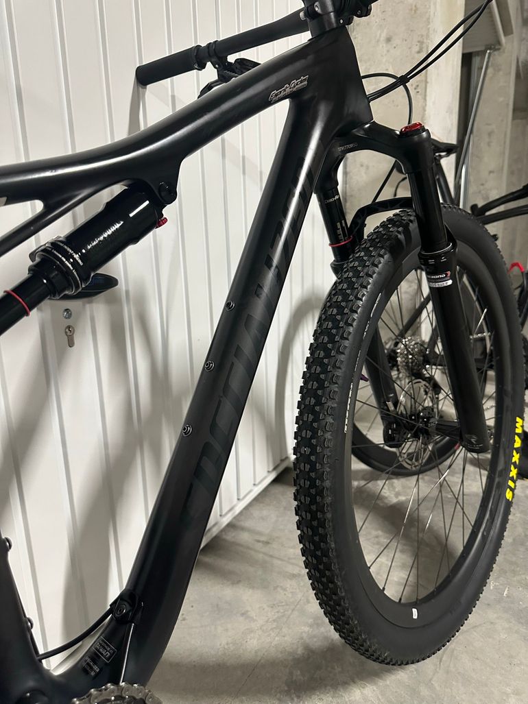 Used Specialized Men's Epic Expert 2020 2020 Mountainbike, Black, 29 — image 21 of 27
