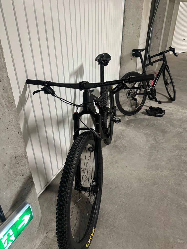 Used Specialized Men's Epic Expert 2020 2020 Mountainbike, Black, 29 — image 4 of 27