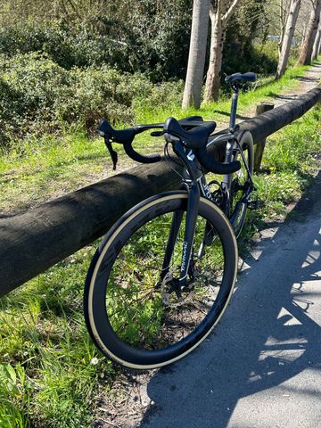 Used Specialized Tarmac Shimano Ultegra 2017 Road & Gravel, Black — image 2 of 10