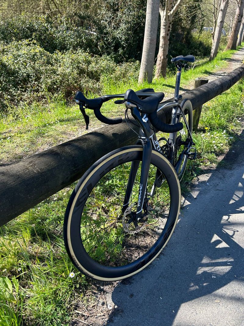Used Specialized Tarmac Shimano Ultegra 2017 Road & Gravel, Black — image 2 of 10