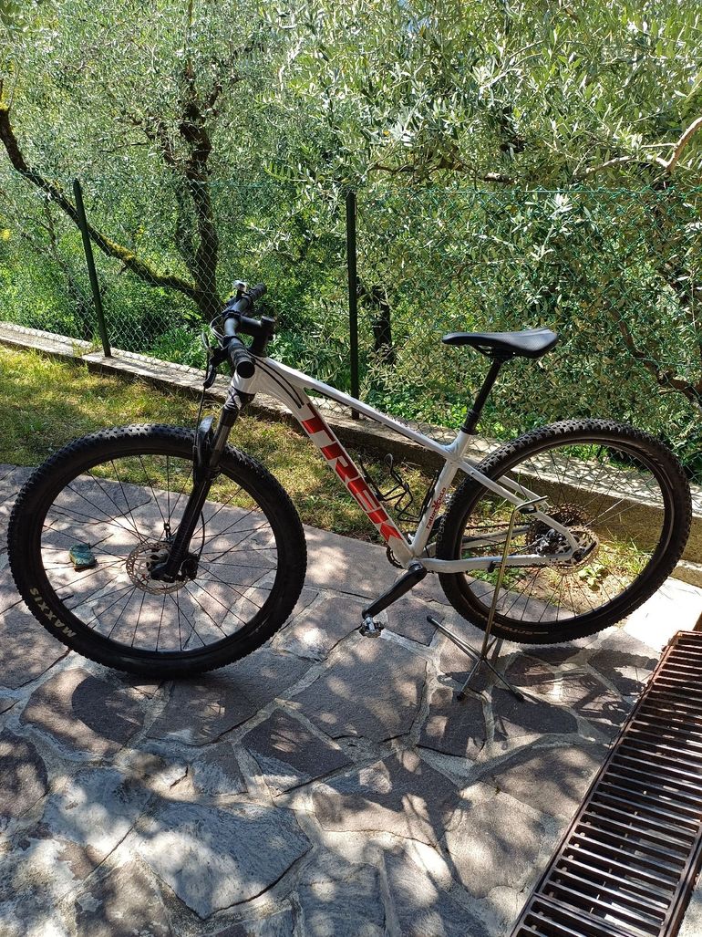 Used trek xcaliber 8 Trek xcaliber 8 Custom Shimano Deore XT 2022 Mountainbike, White — image 1 of 5