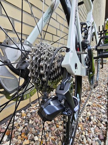 Używany Trek Madone Shimano Ultegra Di2 2019 Road & Gravel — zdjęcie 8 z 17