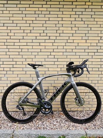 Used Trek Madone Shimano Ultegra Di2 2019 Road & Gravel, Hellgrau — image 14 of 17