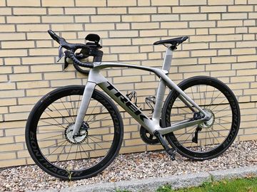 Gebrauchtes Trek Madone Shimano Ultegra Di2 2019 Road & Gravel, Hellgrau — Bild 4 von 17