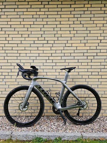Used Trek Madone Shimano Ultegra Di2 2019 Road & Gravel, Hellgrau — image 2 of 17