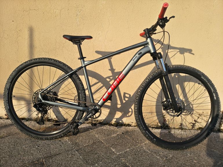 Used CUBE ANALOG 2022 2022 Mountainbike, Grigio chiaro — image 2 of 5
