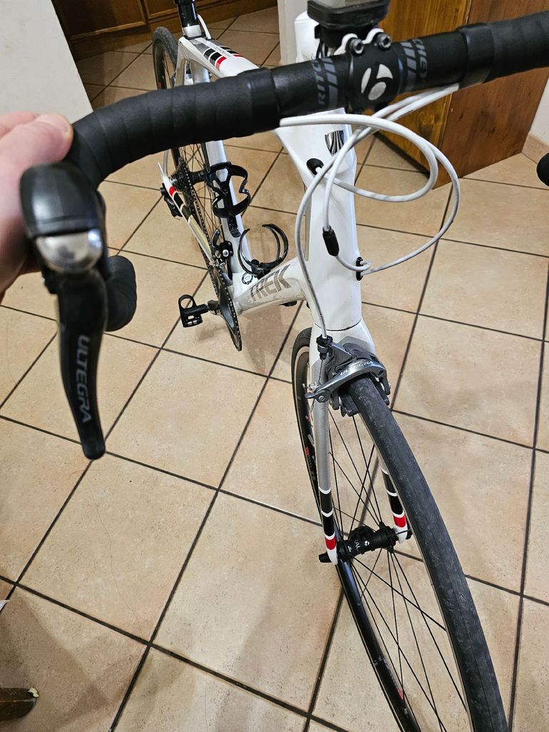 Used Trek Madone Shimano Ultegra 2014 Road & Gravel, White — image 5 of 9