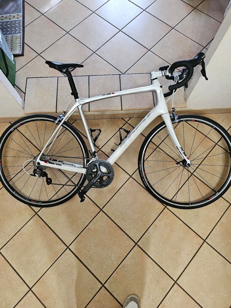 Used Trek Madone Shimano Ultegra 2014 Road & Gravel, White — image 9 of 9