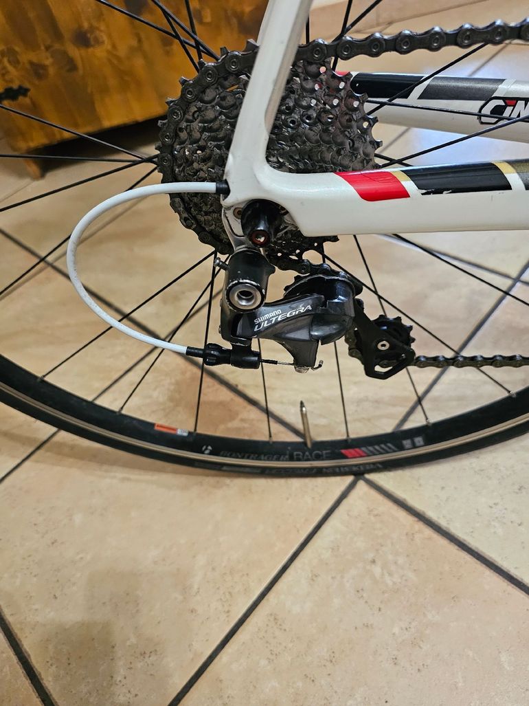 Used Trek Madone Shimano Ultegra 2014 Road & Gravel, White — image 2 of 9