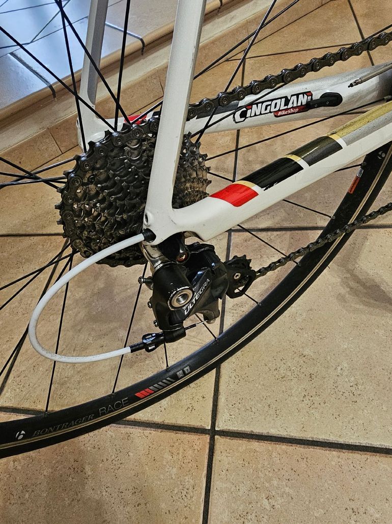 Used Trek Madone Shimano Ultegra 2014 Road & Gravel, White — image 8 of 9