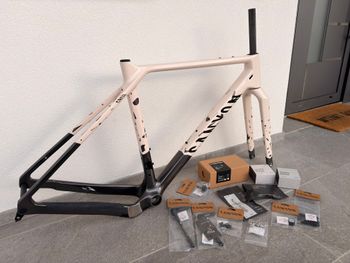 Used Canyon Grizl CF SLX 8 Di2 GRC 2025 Frameset 2025 Road & Gravel, White — image 2 of 17