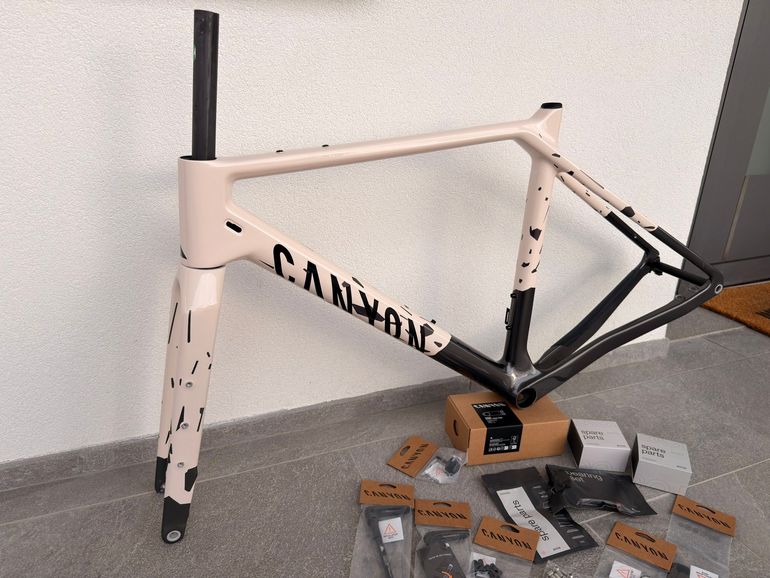 Used Canyon Grizl CF SLX 8 Di2 GRC 2025 Frameset 2025 Road & Gravel, White — image 9 of 17