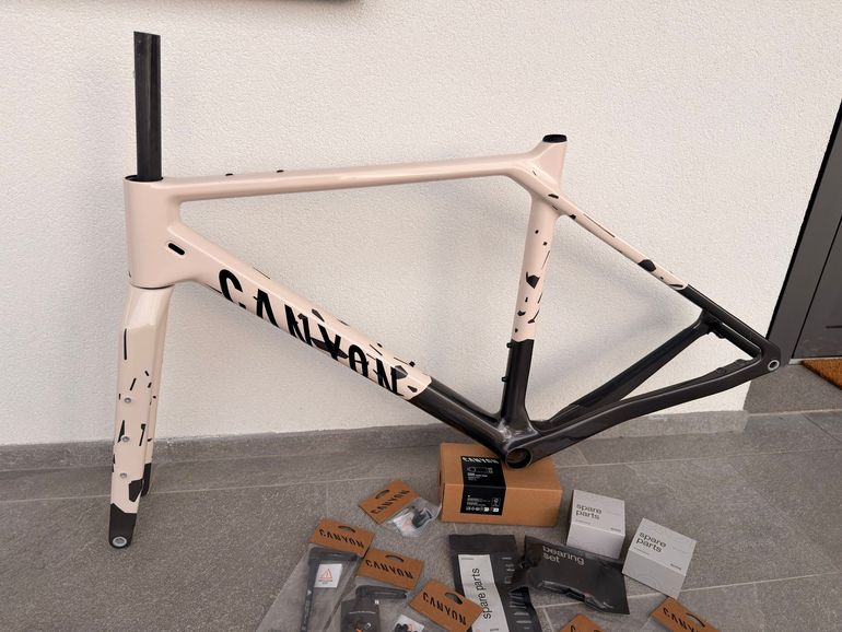 Used Canyon Grizl CF SLX 8 Di2 GRC 2025 Frameset 2025 Road & Gravel, White — image 5 of 17