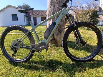 Used Commencal MAX MAX POWER 2021 2021 Mountainbike, Green, 27.5 — image 1 of 4