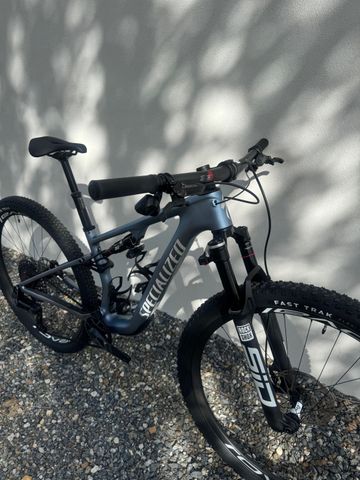 Used Specialized Epic 8 Pro 2026 2026 Mountainbike, Light Gray, 29 — image 2 of 5