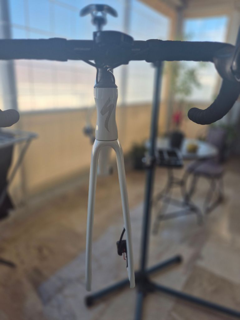 Used Specialized Tarmac SL7 Sport - Shimano 105 2024 Frameset 2024 Road & Gravel, Bianco — image 2 of 12