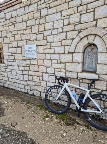 Used Specialized Tarmac SL7 Sport - Shimano 105 2024 Frameset 2024 Road & Gravel, Bianco — image 4 of 12