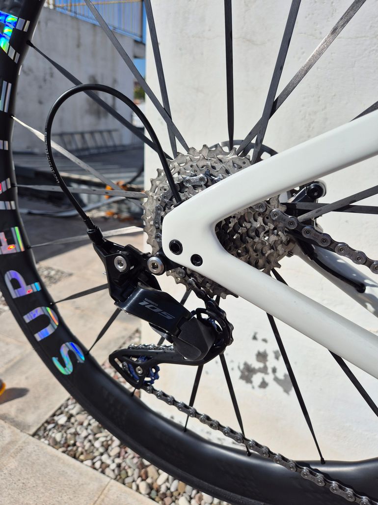 Used Specialized Tarmac SL7 Sport - Shimano 105 2024 Frameset 2024 Road & Gravel, Bianco — image 5 of 12