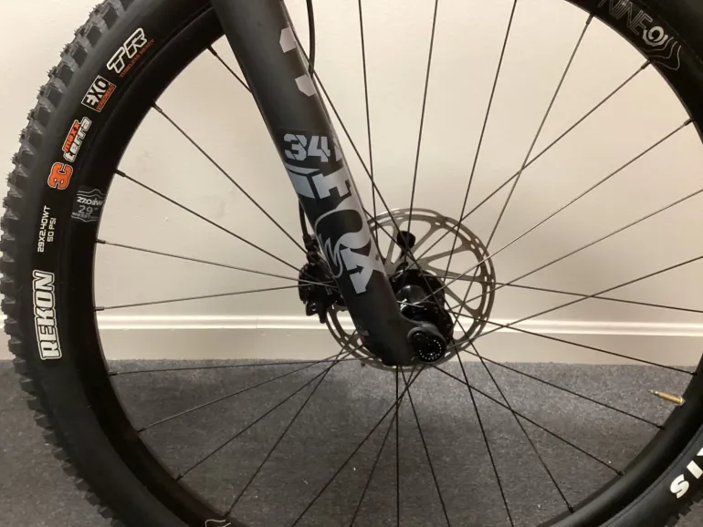 Used Pivot Pivot Mach 4 SL - Shimano XTR - Fox Factory 2024 Mountainbike, Black — image 9 of 11