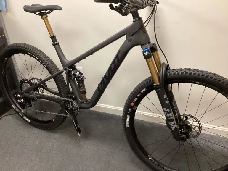 Used Pivot Pivot Mach 4 SL - Shimano XTR - Fox Factory 2024 Mountainbike, Black — image 3 of 11