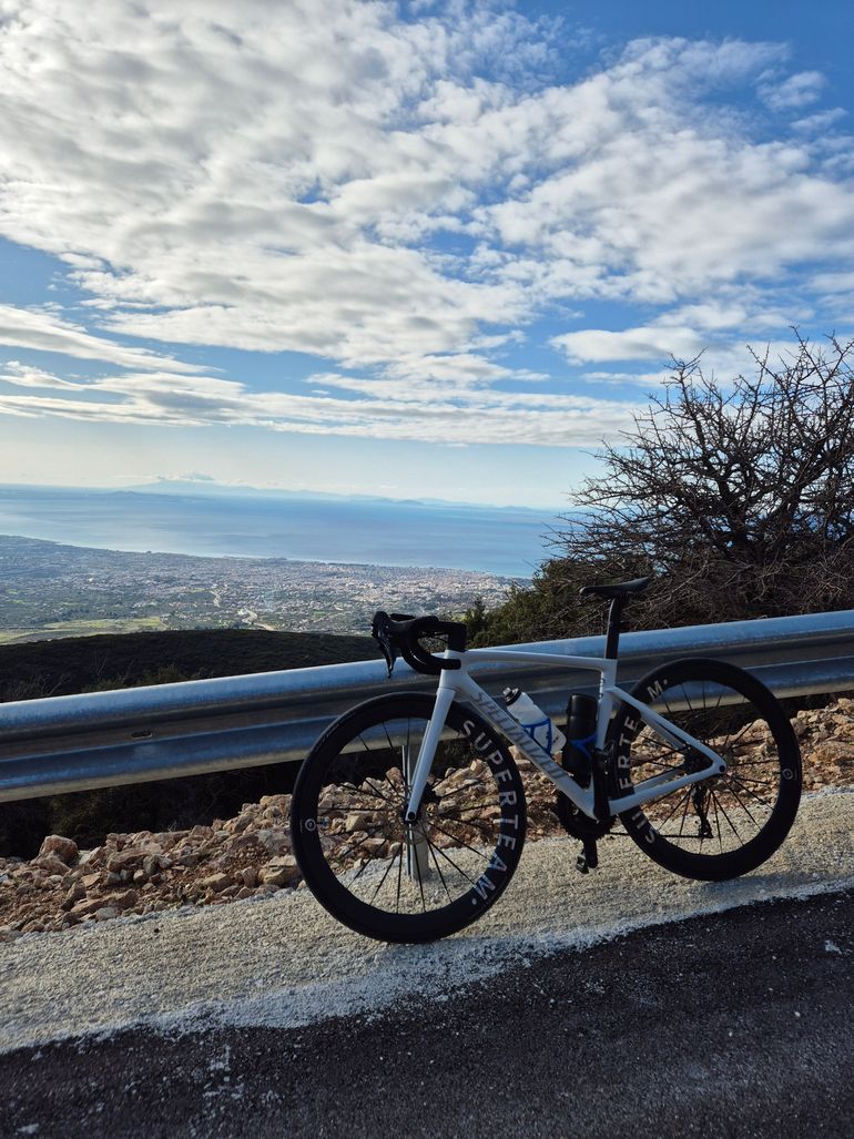 Used Specialized Tarmac SL7 Sport - Shimano 105 2024 2024 Road & Gravel — image 10 of 16