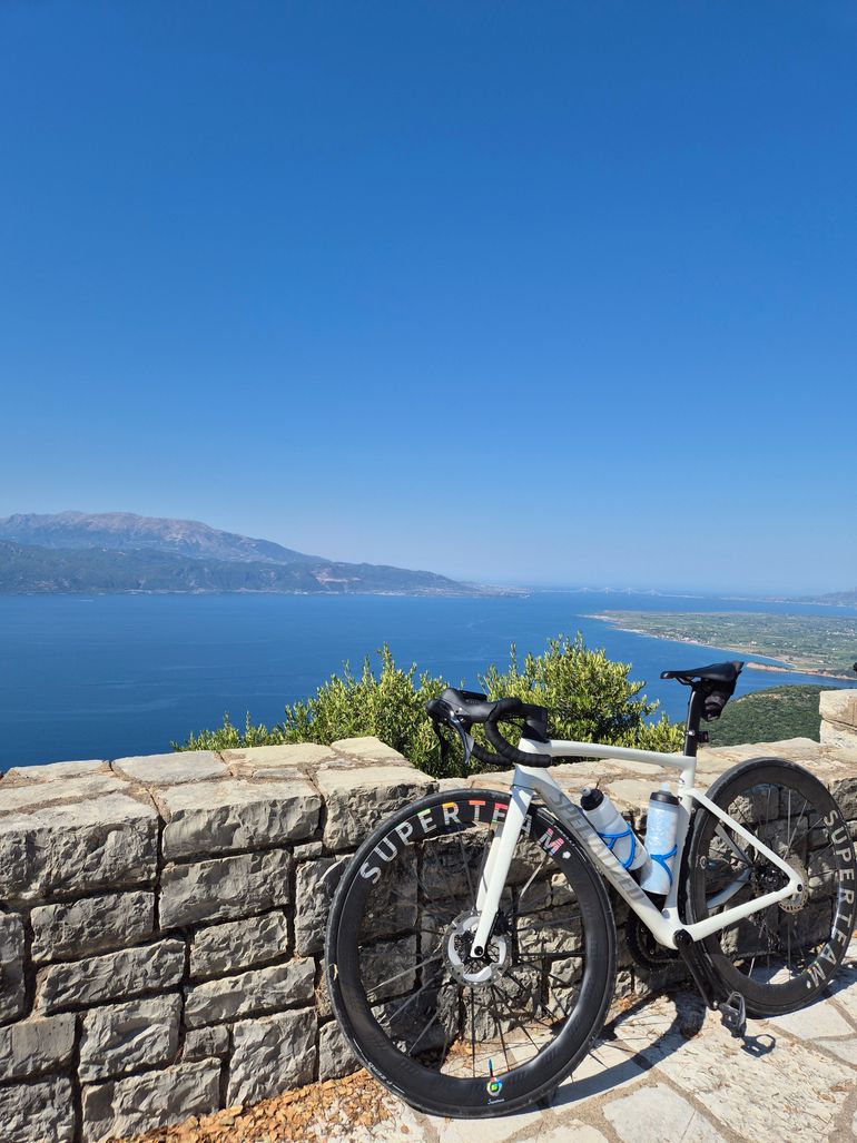 Used Specialized Tarmac SL7 Sport - Shimano 105 2024 2024 Road & Gravel — image 11 of 16