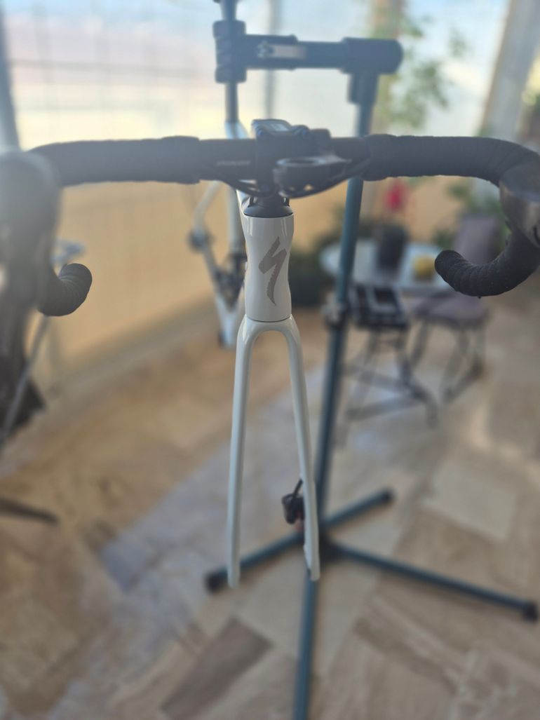Used Specialized Tarmac SL7 Sport - Shimano 105 2024 2024 Road & Gravel — image 1 of 16